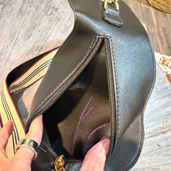 Black Cat Crossbody Bag | Cat Shaped Novelty Purse | Adjustable Strap - Picture 3 of 10